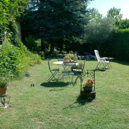L'Oustalet Appartement La Tour-dʼAigues Buitenkant foto